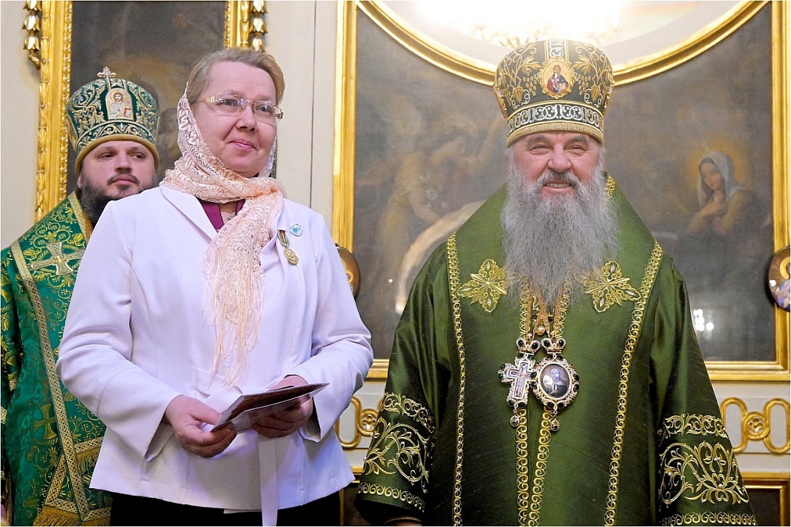 Награждение методиста ИМЦ Е.А. Сысоевой медалью апостола Петра 